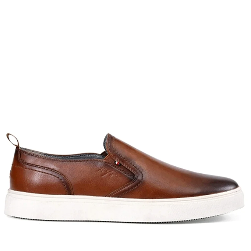 New w/Box Tommy Hilfiger Kozal Vegan Leather Burnished Med Brown Slip-On Loafers